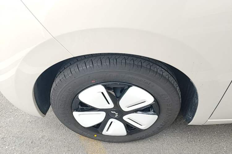 Used Wuling Hongguang MINIEV 2025 Four-Door Version Advanced Edition Exterior 4