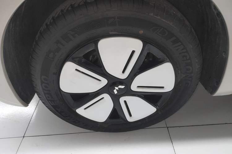 Used Wuling Hongguang MINIEV 2025 Four-Door Version Zhenxiang+ Edition Exterior 4