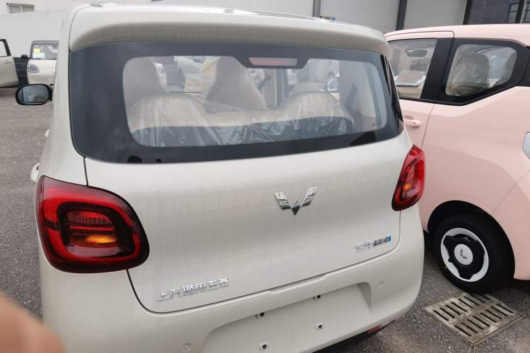 Used Wuling Hongguang MINIEV 2025 Four-Door Version Advanced Edition Exterior 4
