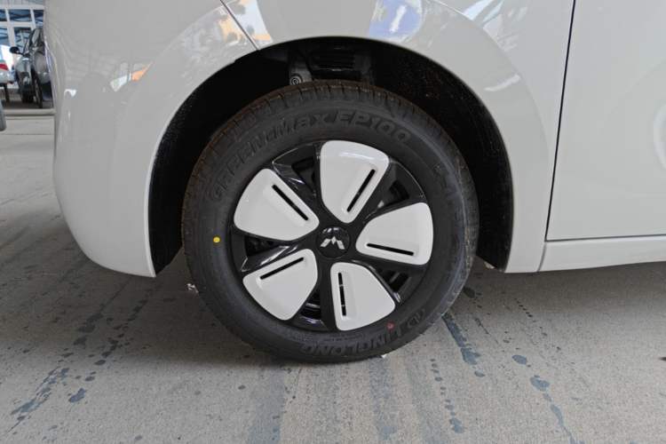 Used Wuling Hongguang MINIEV 2025 Four-Door Version Advanced Edition Exterior 4