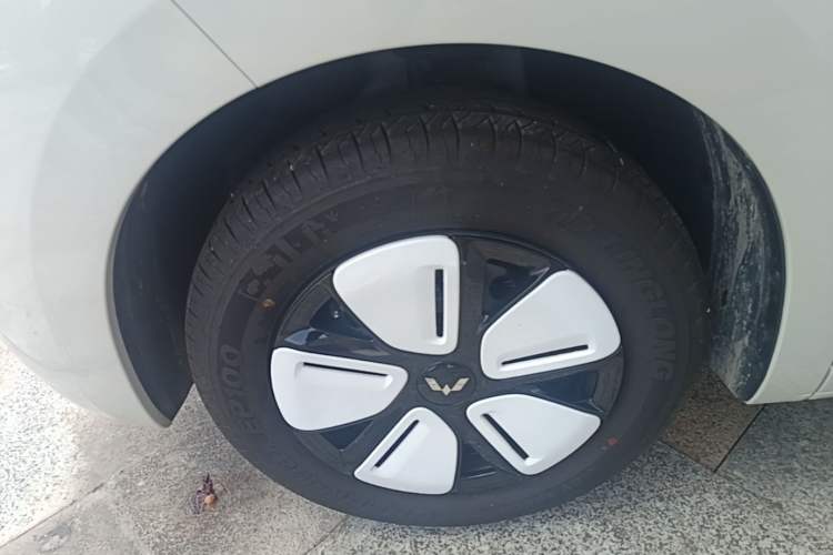 Used Wuling Hongguang MINIEV 2025 Four-Door Version Advanced Edition Exterior 4