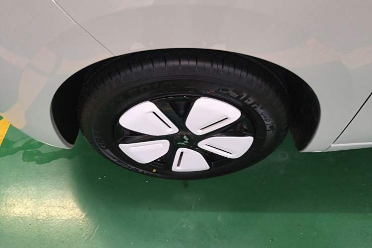 Used Wuling Hongguang MINIEV 2025 Four-Door Version Advanced Edition Exterior 4