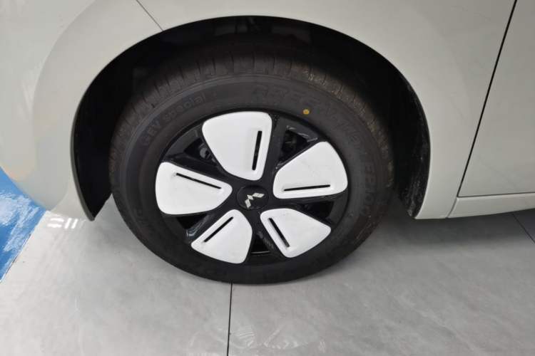 Used Wuling Hongguang MINIEV 2025 Four-Door Version Advanced Edition Exterior 4