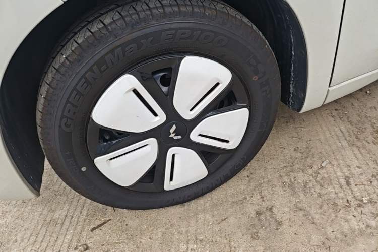 Used Wuling Hongguang MINIEV 2025 Four-Door Version Advanced Edition Exterior 4
