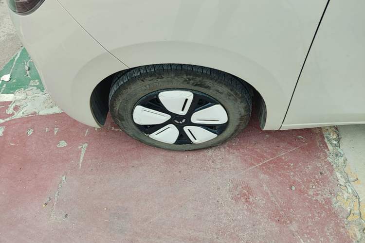 Used Wuling Hongguang MINIEV 2025 Four-Door Version Advanced Edition Exterior 4