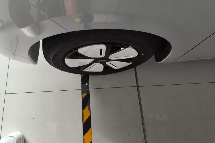 Used Wuling Hongguang MINIEV 2025 Four-Door Version Advanced Edition Exterior 4