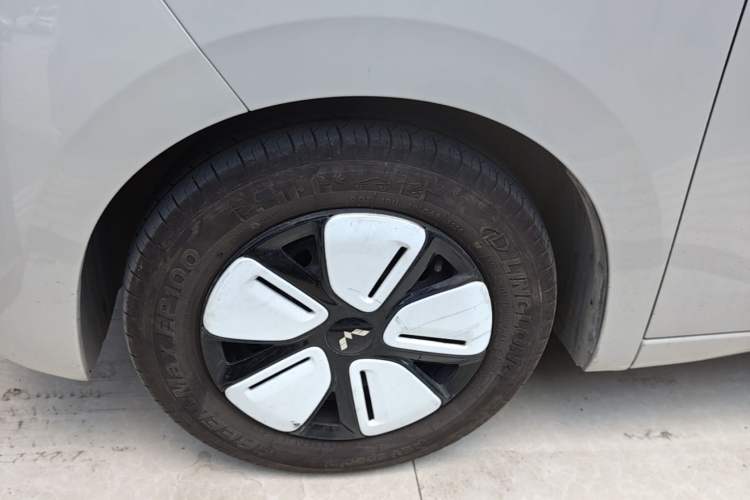 Used Wuling Hongguang MINIEV 2025 Four-Door Version Premium Edition Exterior 4