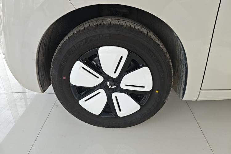 Used Wuling Hongguang MINIEV 2025 Four-Door Version Advanced Edition Exterior 4