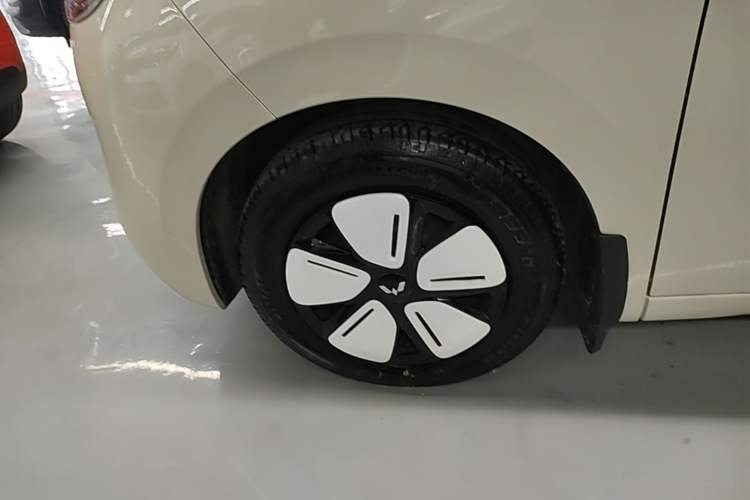 Used Wuling Hongguang MINIEV 2025 Four-Door Version Advanced Edition Exterior 4