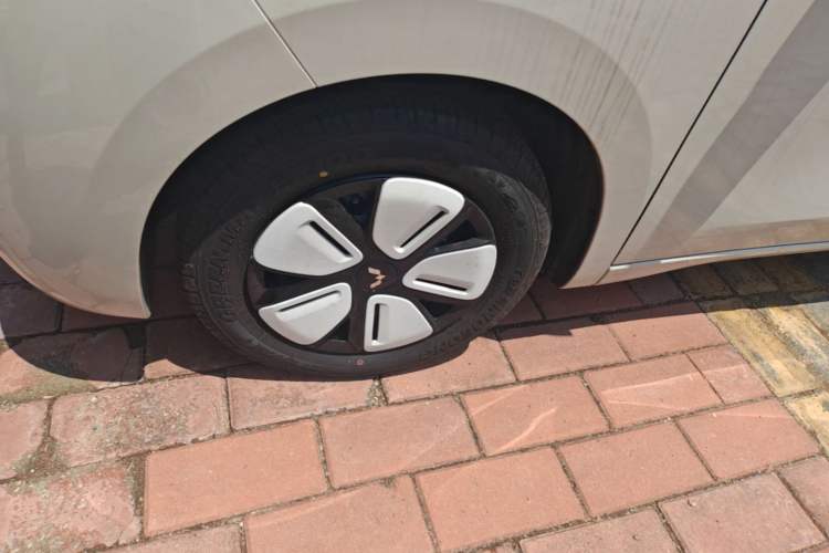 Used Wuling Hongguang MINIEV 2025 Four-Door Version Advanced Edition Exterior 4
