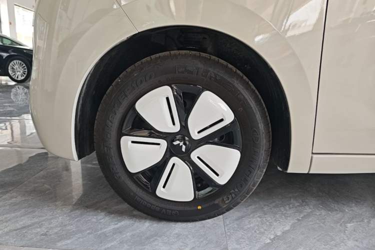 Used Wuling Hongguang MINIEV 2025 Four-Door Version Advanced Edition Exterior 4