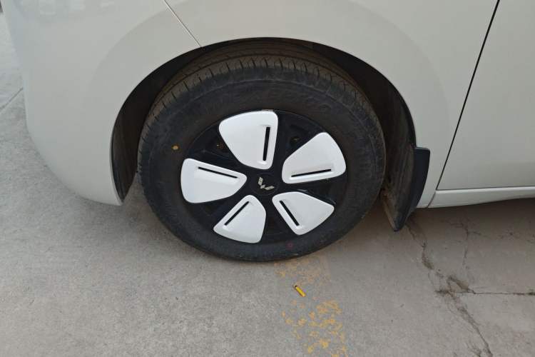Used Wuling Hongguang MINIEV 2025 Four-Door Version Advanced Edition Exterior 4