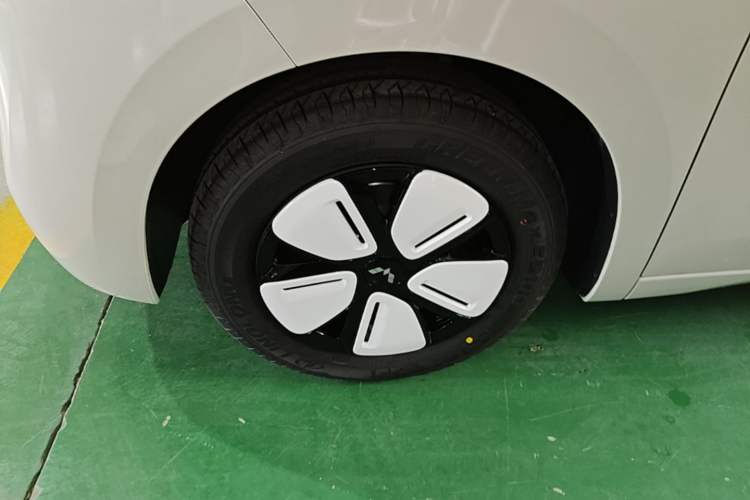 Used Wuling Hongguang MINIEV 2025 Four-Door Version Advanced Edition Exterior 4