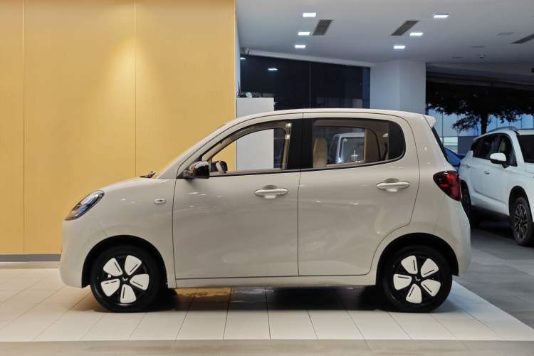 Used Wuling Hongguang MINIEV 2025 Four-Door Version Premium Edition Exterior 5