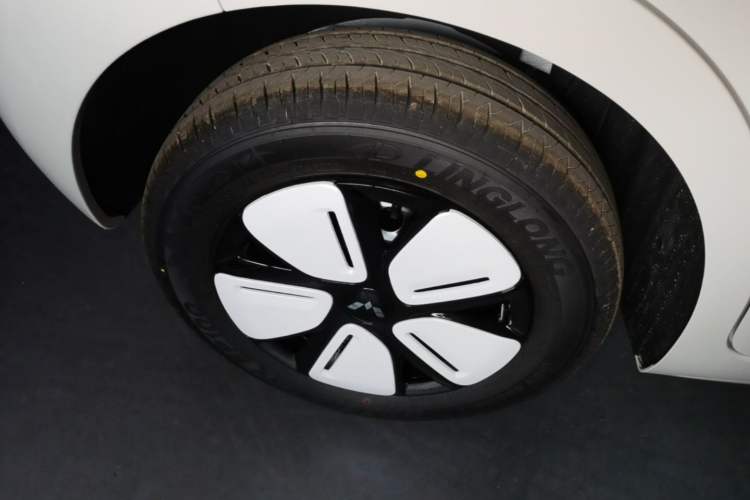 Used Wuling Hongguang MINIEV 2025 Four-Door Version Advanced Edition Exterior 5