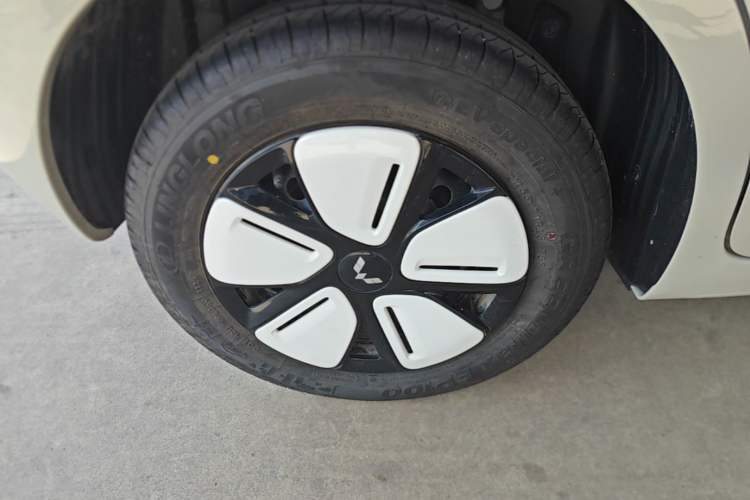 Used Wuling Hongguang MINIEV 2025 Four-Door Version Advanced Edition Exterior 5
