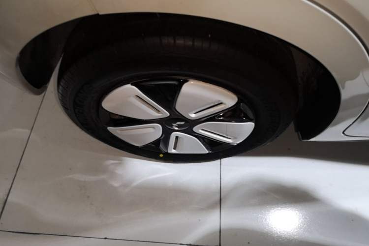 Used Wuling Hongguang MINIEV 2025 Four-Door Version Advanced Edition Exterior 5
