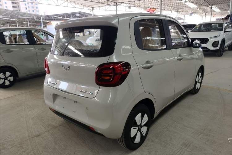 Used Wuling Hongguang MINIEV 2025 Four-Door Version Advanced Edition Exterior 5