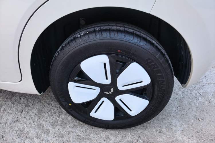 Used Wuling Hongguang MINIEV 2025 Four-Door Version Premium Edition Exterior 5