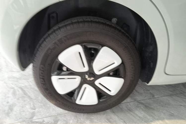 Used Wuling Hongguang MINIEV 2025 Four-Door Version Advanced Edition Exterior 5