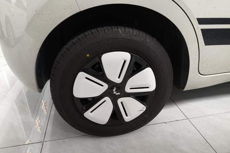 Used Wuling Hongguang MINIEV 2025 Four-Door Version Advanced Edition Exterior 5