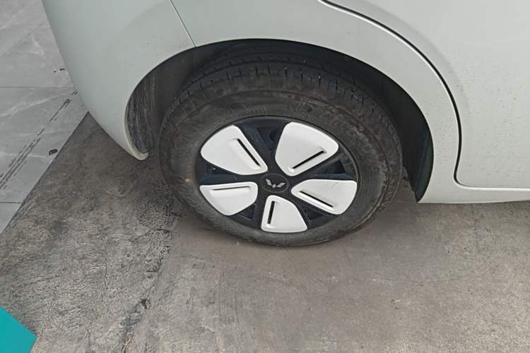 Used Wuling Hongguang MINIEV 2025 Four-Door Version Advanced Edition Exterior 5