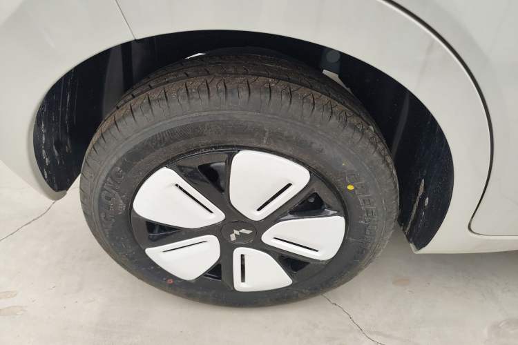 Used Wuling Hongguang MINIEV 2025 Four-Door Version Advanced Edition Exterior 5