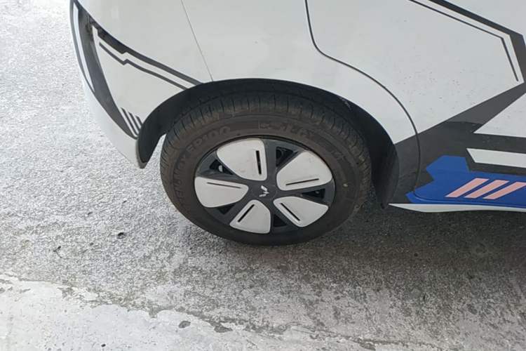 Used Wuling Hongguang MINIEV 2025 Four-Door Version Advanced Edition Exterior 5