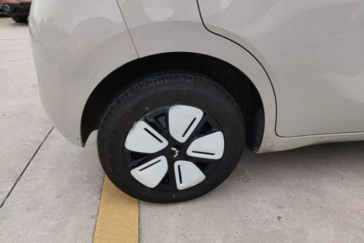 Used Wuling Hongguang MINIEV 2025 Four-Door Version Advanced Edition Exterior 5