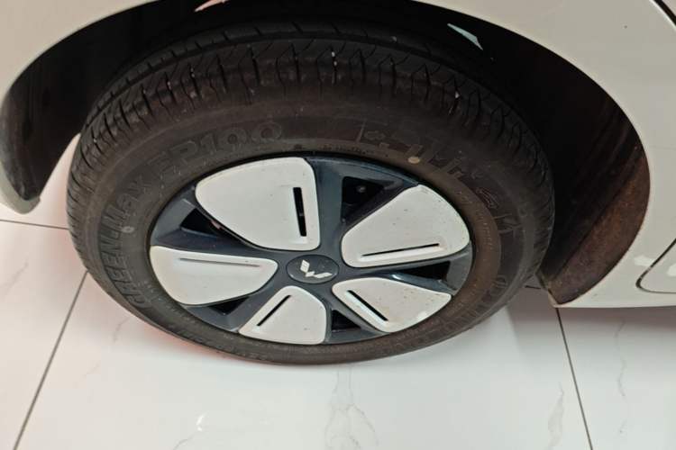 Used Wuling Hongguang MINIEV 2025 Four-Door Version Advanced Edition Exterior 5