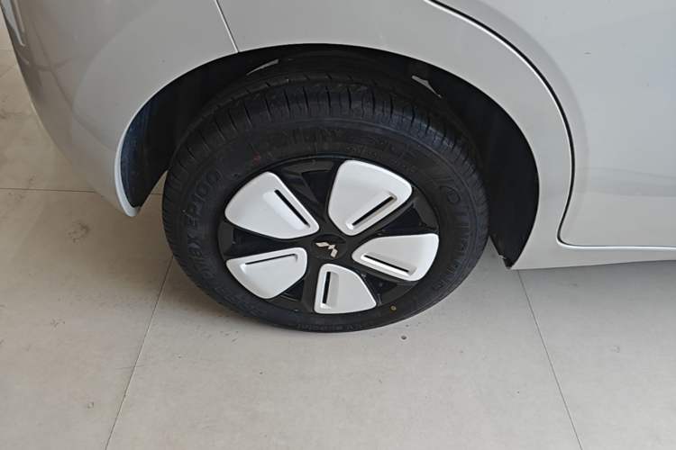 Used Wuling Hongguang MINIEV 2025 Four-Door Version Zhenxiang+ Edition Exterior 5