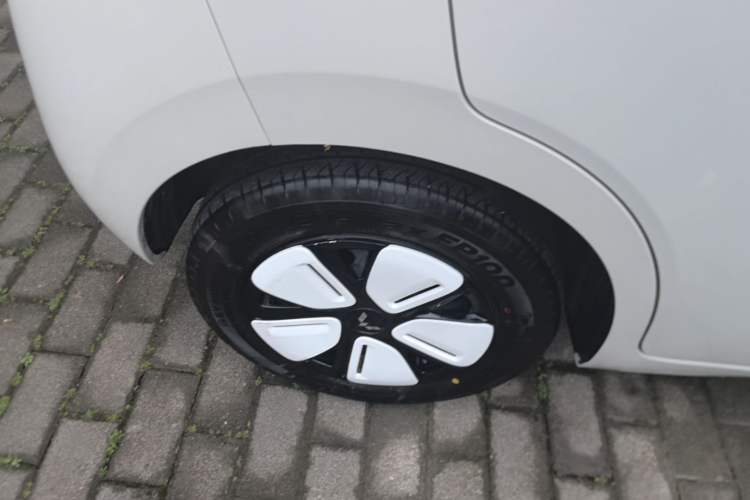 Used Wuling Hongguang MINIEV 2025 Four-Door Version Advanced Edition Exterior 5