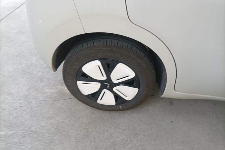Used Wuling Hongguang MINIEV 2025 Four-Door Version Advanced Edition Exterior 5