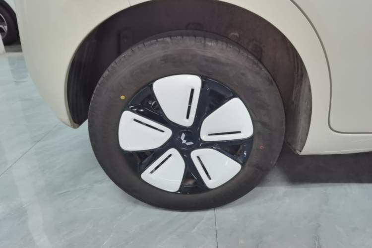 Used Wuling Hongguang MINIEV 2025 Four-Door Version Advanced Edition Exterior 5