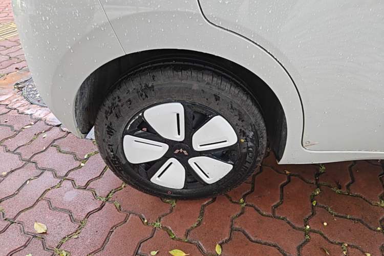 Used Wuling Hongguang MINIEV 2025 Four-Door Version Advanced Edition Exterior 5
