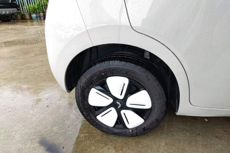 Used Wuling Hongguang MINIEV 2025 Four-Door Version Advanced Edition Exterior 5
