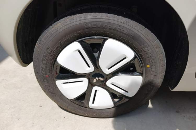 Used Wuling Hongguang MINIEV 2025 Four-Door Version Zhenxiang+ Edition Exterior 5