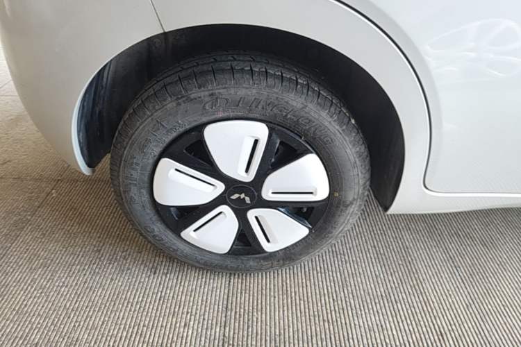 Used Wuling Hongguang MINIEV 2025 Four-Door Version Advanced Edition Exterior 5