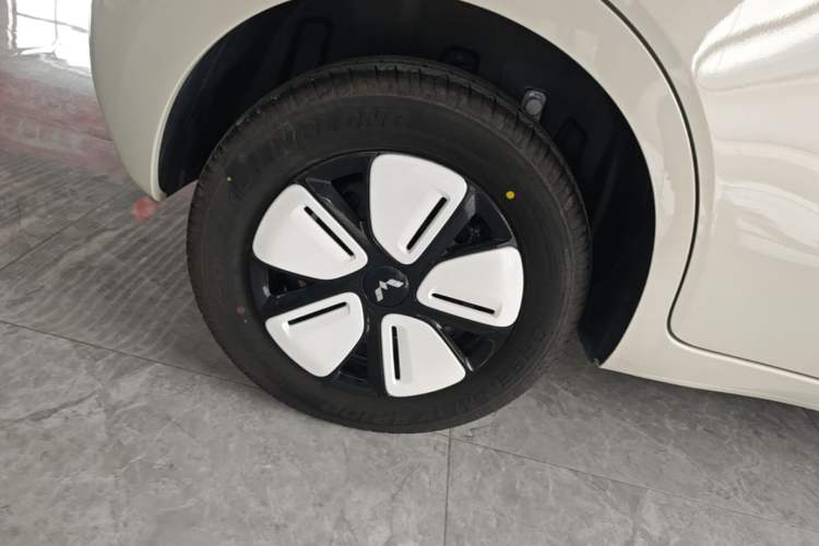 Used Wuling Hongguang MINIEV 2025 Four-Door Version Advanced Edition Exterior 5