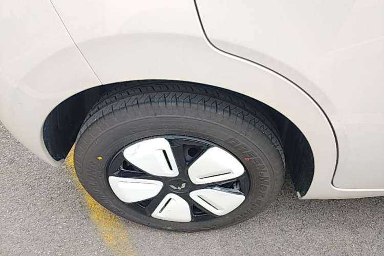 Used Wuling Hongguang MINIEV 2025 Four-Door Version Advanced Edition Exterior 5