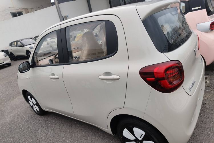 Used Wuling Hongguang MINIEV 2025 Four-Door Version Advanced Edition Exterior 5