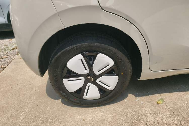 Used Wuling Hongguang MINIEV 2025 Four-Door Version Premium Edition Exterior 5