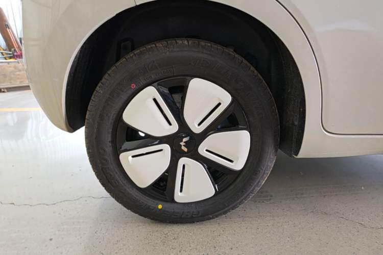 Used Wuling Hongguang MINIEV 2025 Four-Door Version Advanced Edition Exterior 5