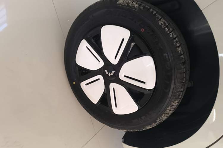 Used Wuling Hongguang MINIEV 2025 Four-Door Version Advanced Edition Exterior 5