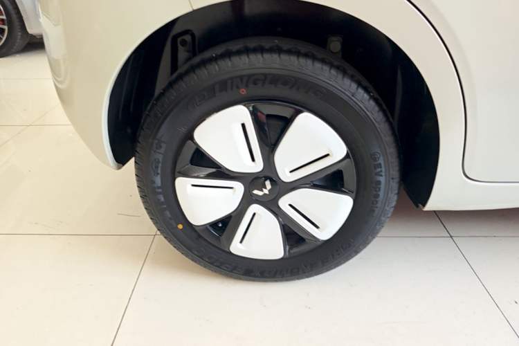 Used Wuling Hongguang MINIEV 2025 Four-Door Version Advanced Edition Exterior 5