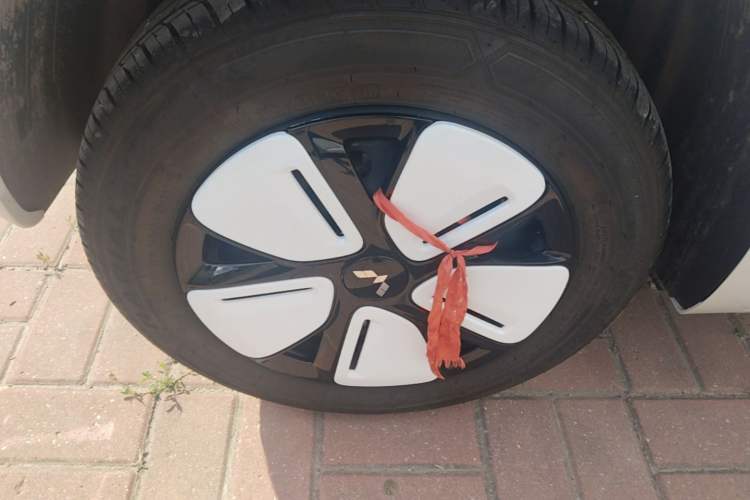 Used Wuling Hongguang MINIEV 2025 Four-Door Version Zhenxiang+ Edition Exterior 5