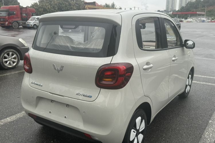 Used Wuling Hongguang MINIEV 2025 Four-Door Version Advanced Edition Exterior 5