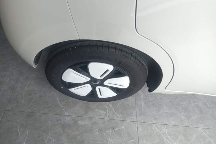 Used Wuling Hongguang MINIEV 2025 Four-Door Version Advanced Edition Exterior 5