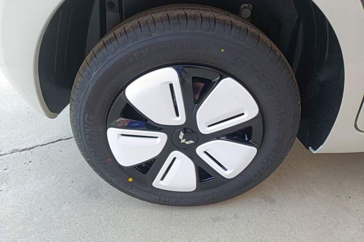 Used Wuling Hongguang MINIEV 2025 Four-Door Version Advanced Edition Exterior 5