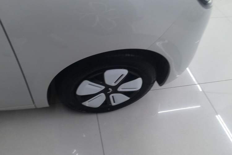 Used Wuling Hongguang MINIEV 2025 Four-Door Version Advanced Edition Exterior 5